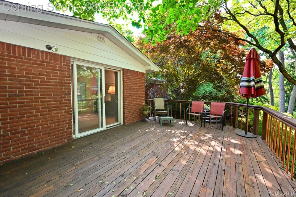 872 Dursley Road Bloomfield Charter Township, MI 48304