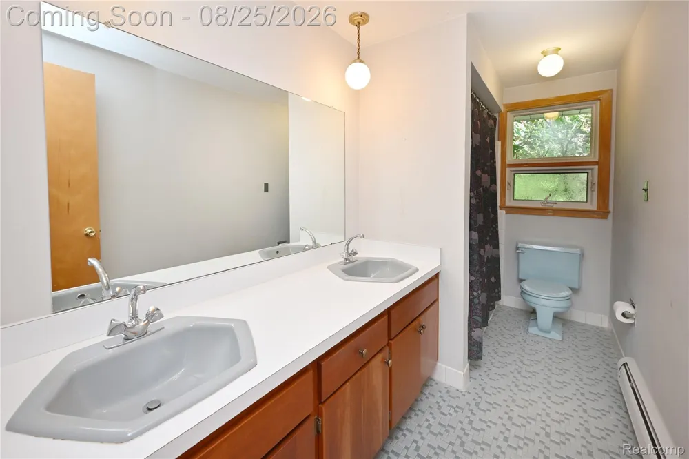 872 Dursley Road Bloomfield Charter Township, MI 48304