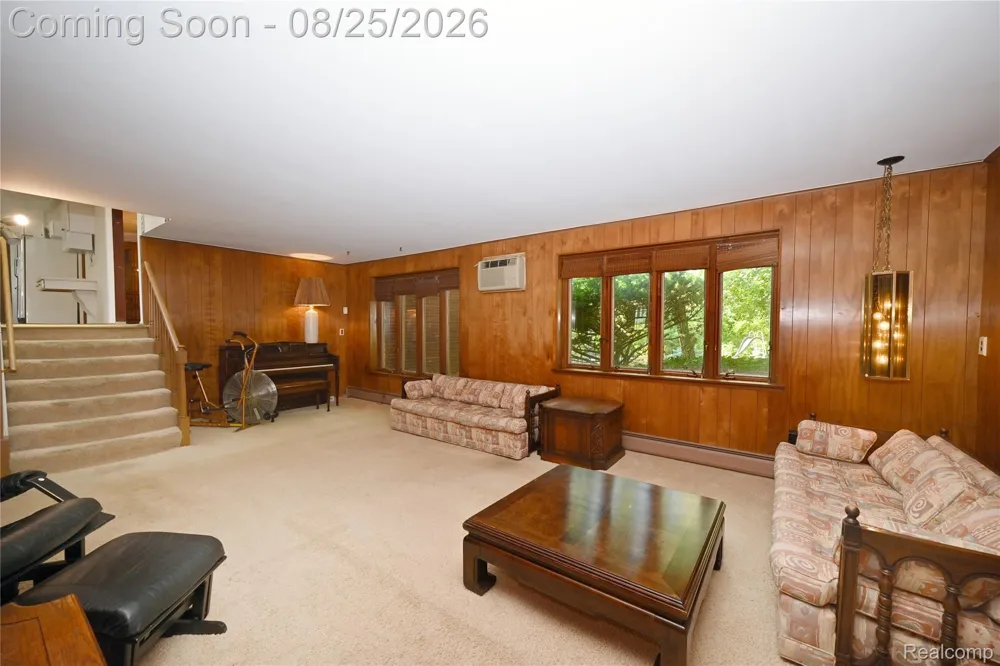 872 Dursley Road Bloomfield Charter Township, MI 48304