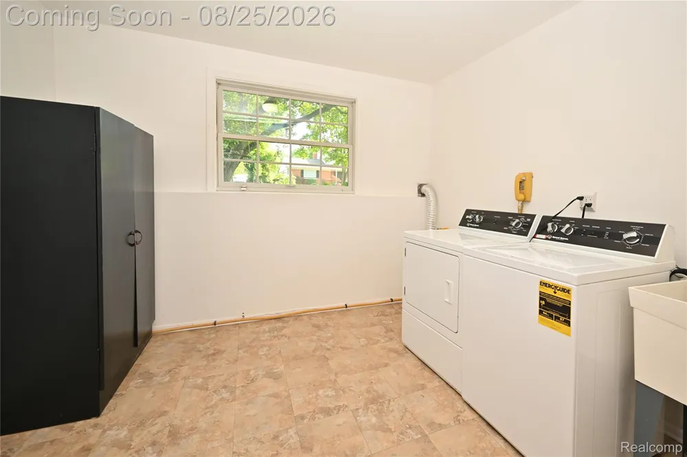 872 Dursley Road Bloomfield Charter Township, MI 48304
