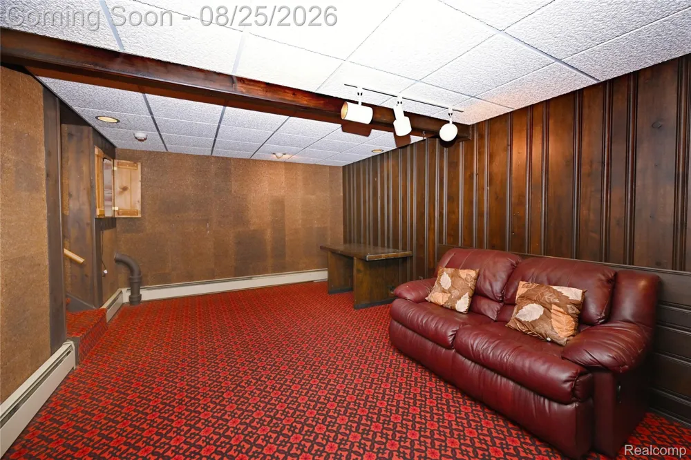 872 Dursley Road Bloomfield Charter Township, MI 48304