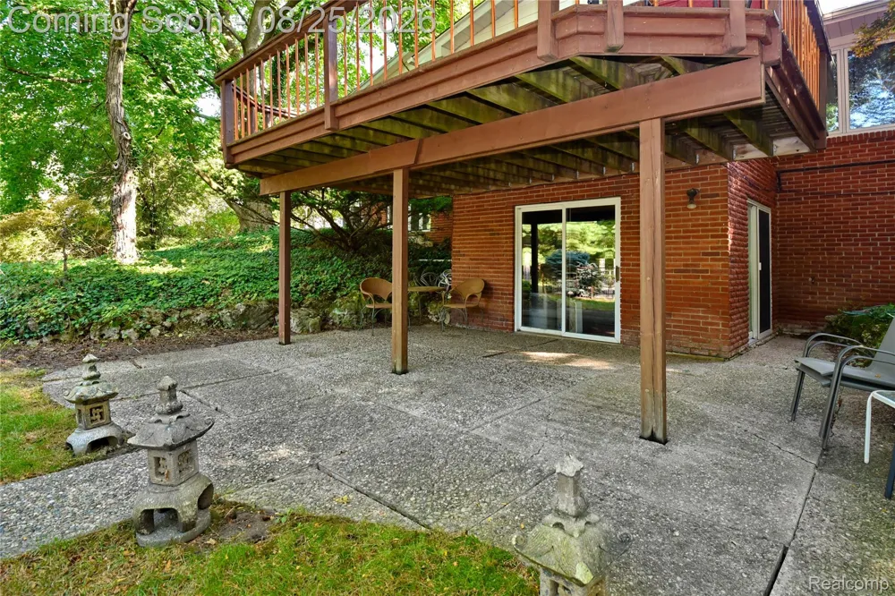 872 Dursley Road Bloomfield Charter Township, MI 48304