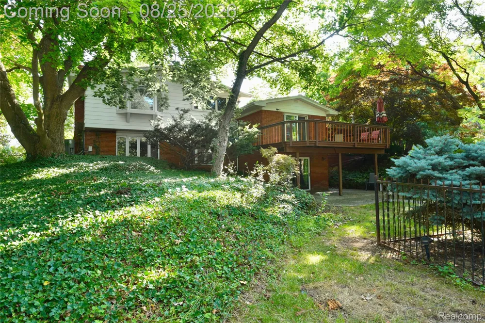 872 Dursley Road Bloomfield Charter Township, MI 48304