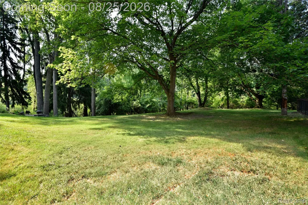872 Dursley Road Bloomfield Charter Township, MI 48304
