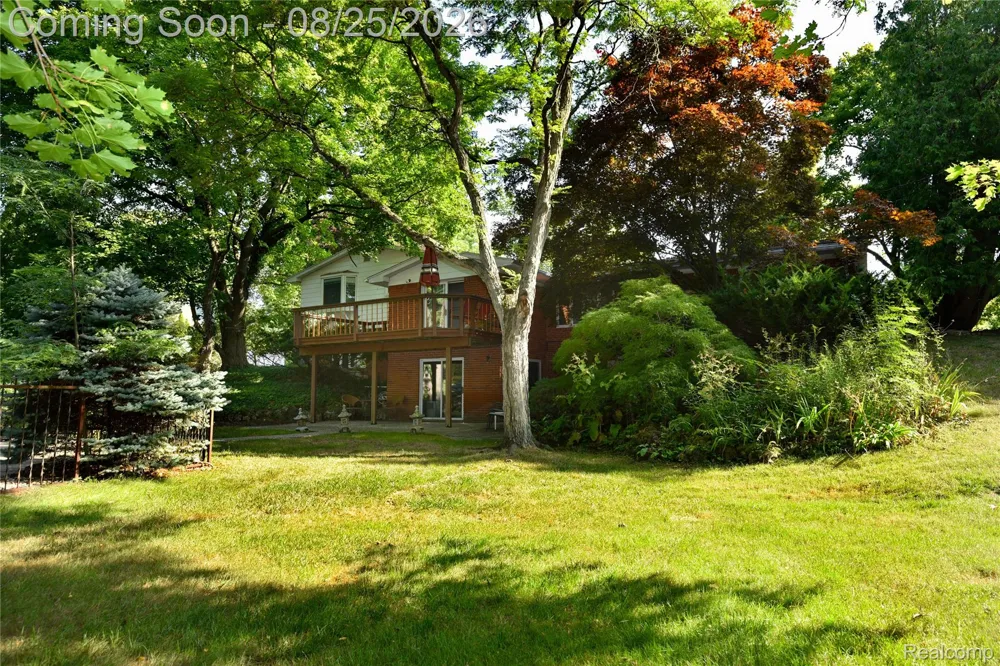 872 Dursley Road Bloomfield Charter Township, MI 48304