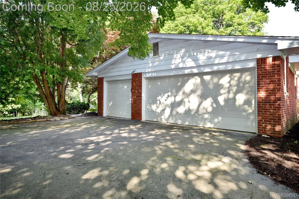 872 Dursley Road Bloomfield Charter Township, MI 48304