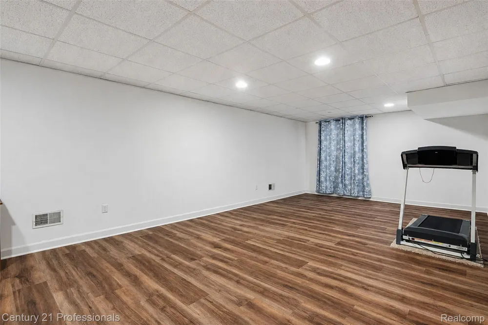 27089 Maxwell Court Novi City, MI 48374