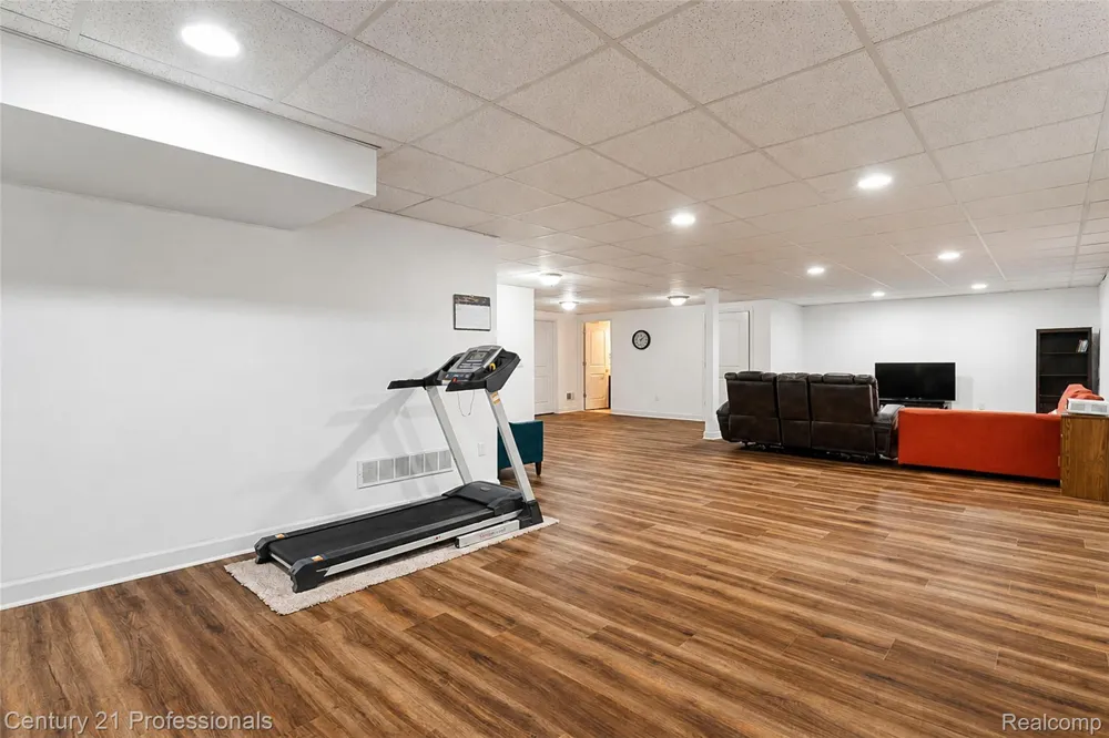 27089 Maxwell Court Novi City, MI 48374