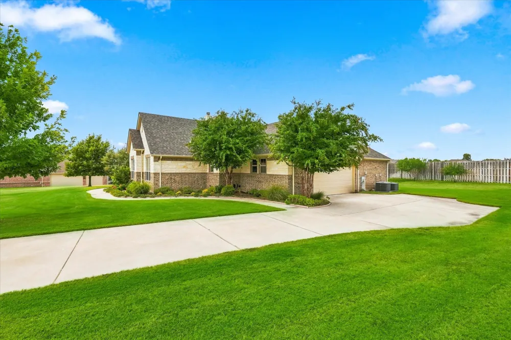 14008 Cromer Drive Newark, TX 76071