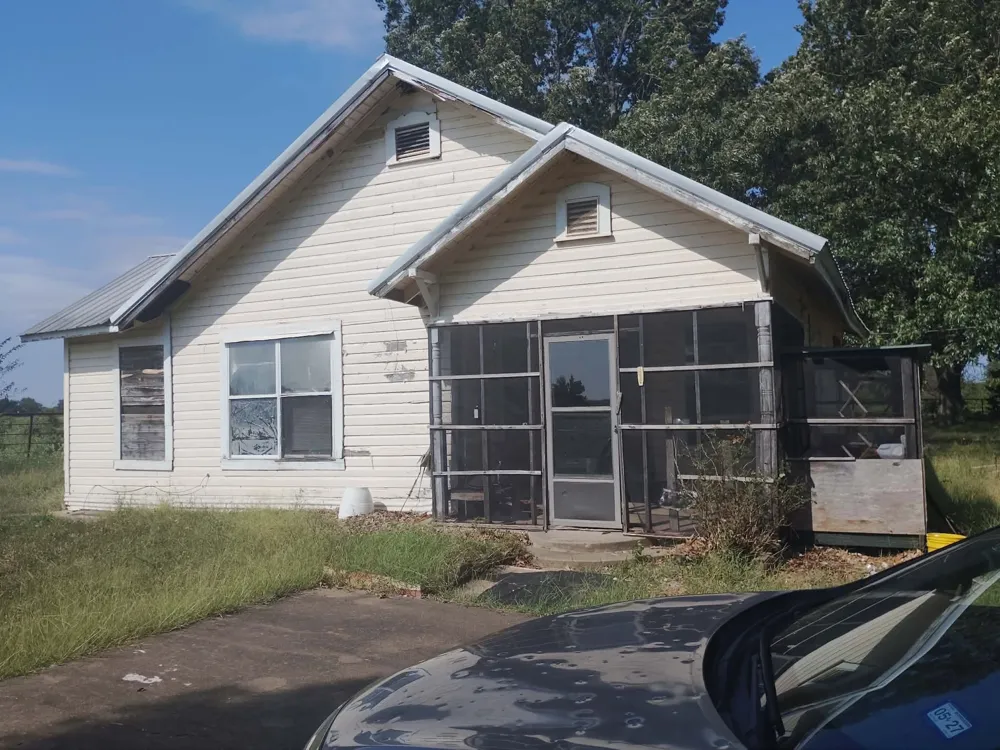 2020 Farm Road 909 Clarksville, TX 75426