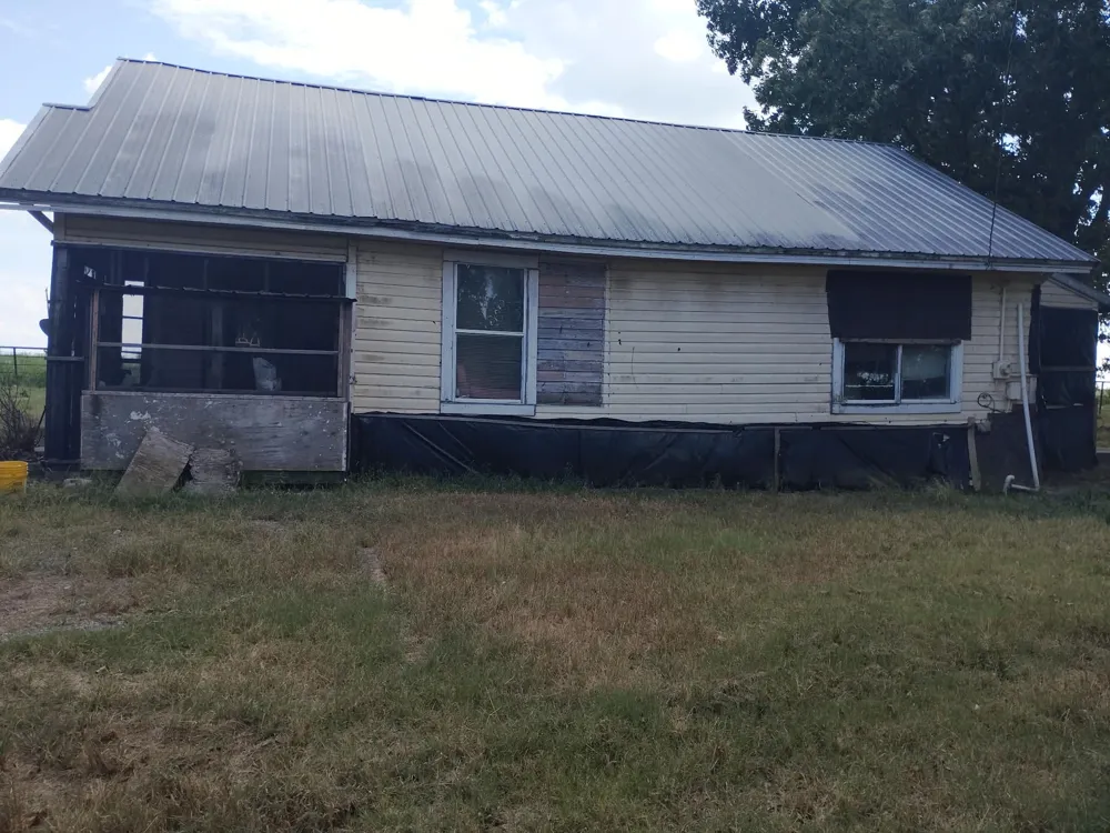 2020 Farm Road 909 Clarksville, TX 75426