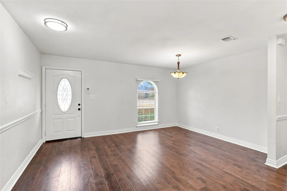 6705 Nola Court Watauga, TX 76148