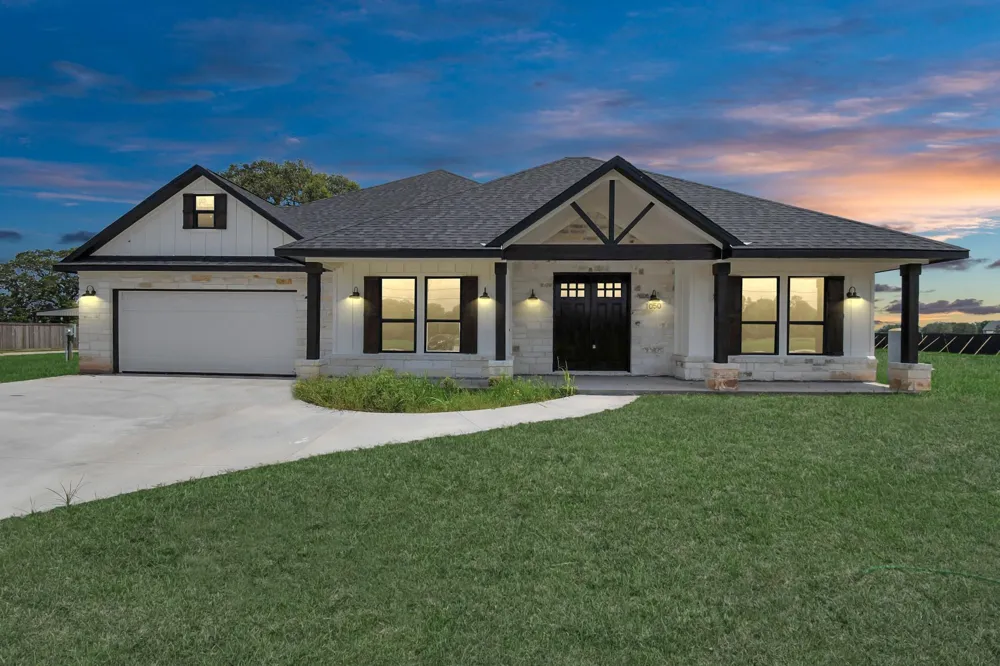 643 Lone Star Trail Angleton, TX 77515