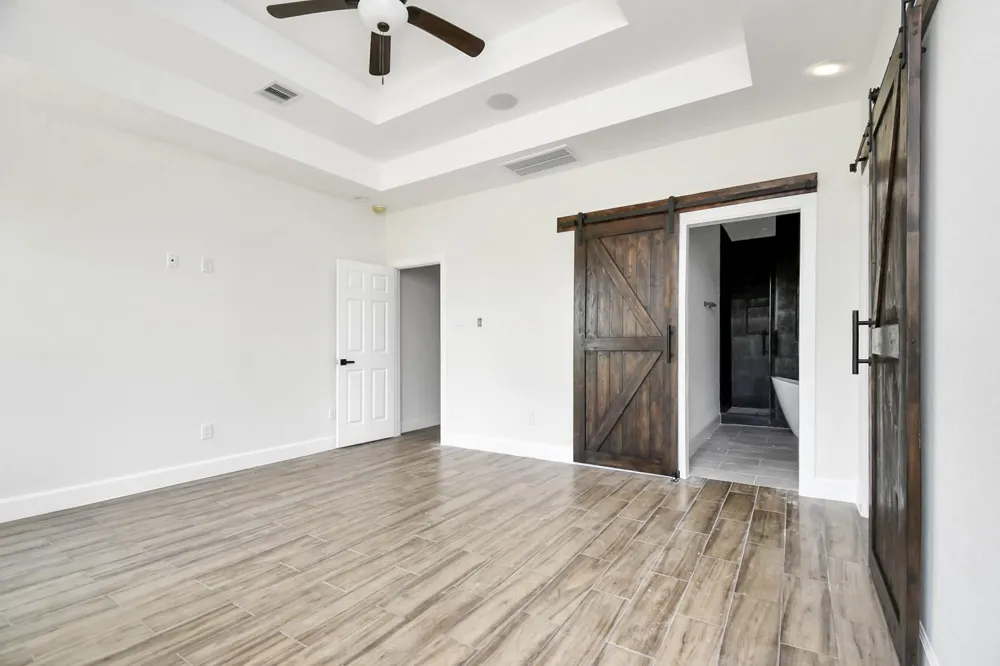 643 Lone Star Trail Angleton, TX 77515
