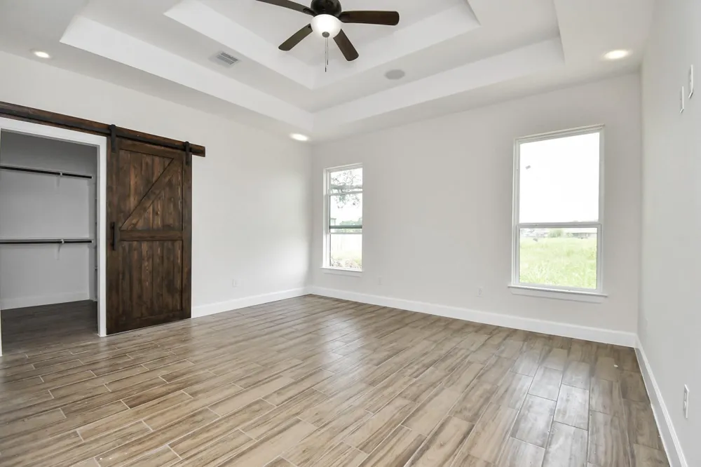 643 Lone Star Trail Angleton, TX 77515