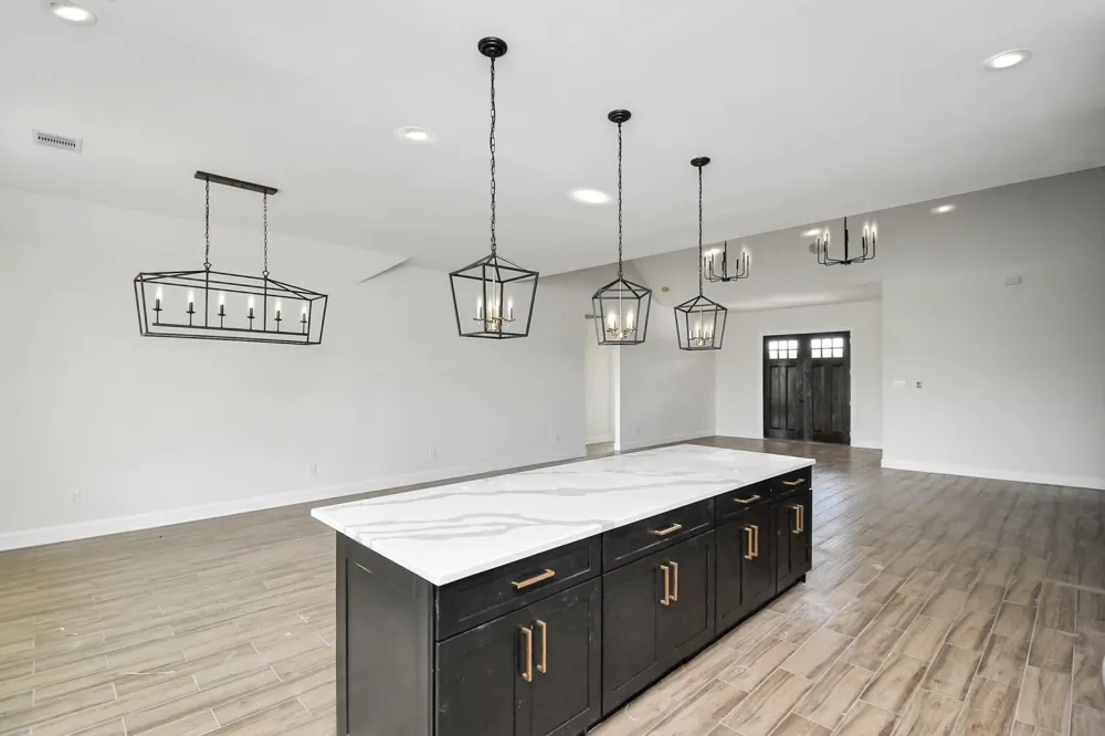 643 Lone Star Trail Angleton, TX 77515