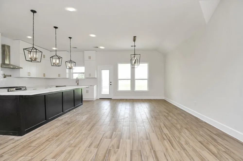 643 Lone Star Trail Angleton, TX 77515