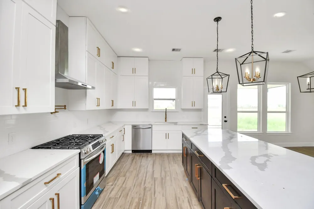 643 Lone Star Trail Angleton, TX 77515