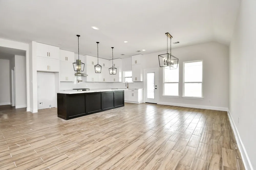 643 Lone Star Trail Angleton, TX 77515