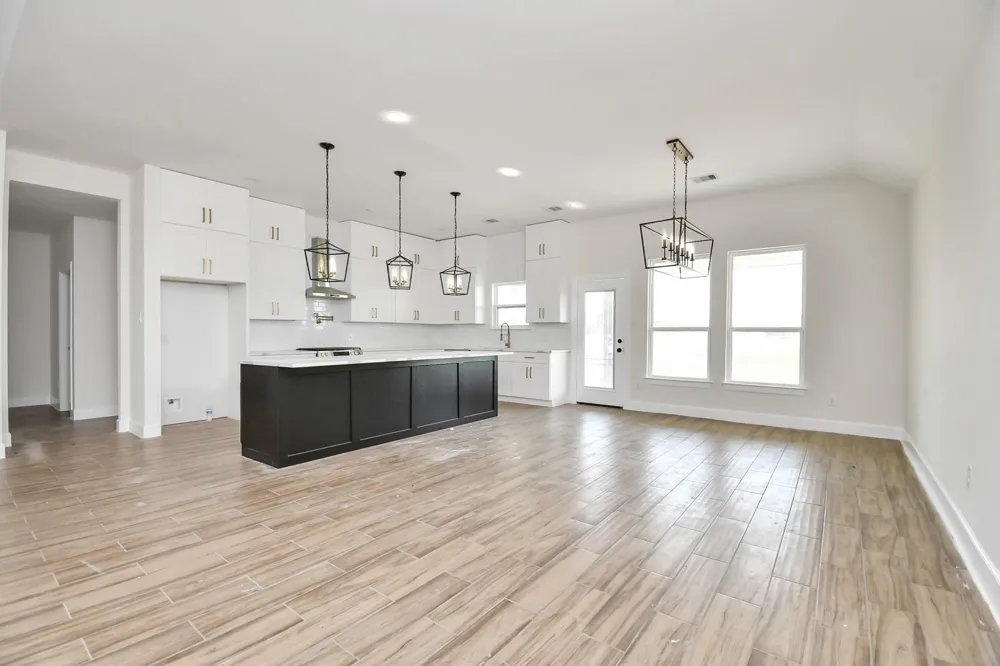 643 Lone Star Trail Angleton, TX 77515