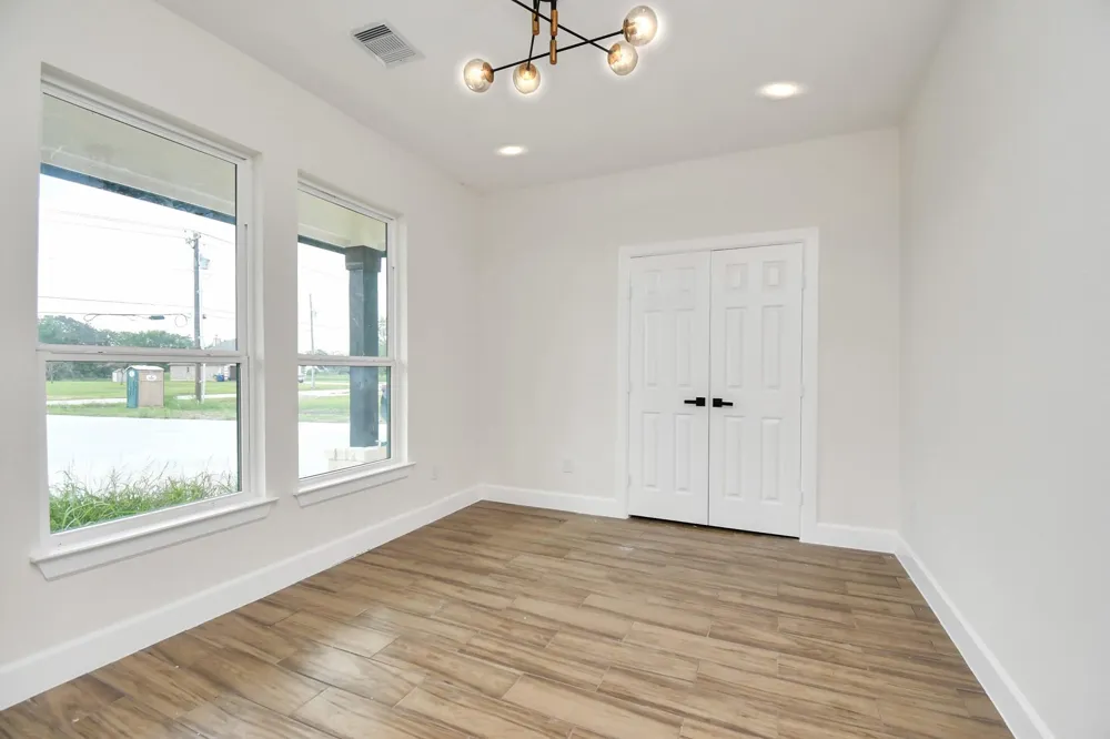 643 Lone Star Trail Angleton, TX 77515