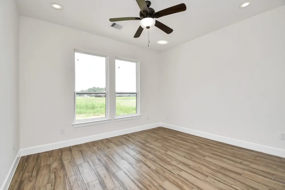 643 Lone Star Trail Angleton, TX 77515