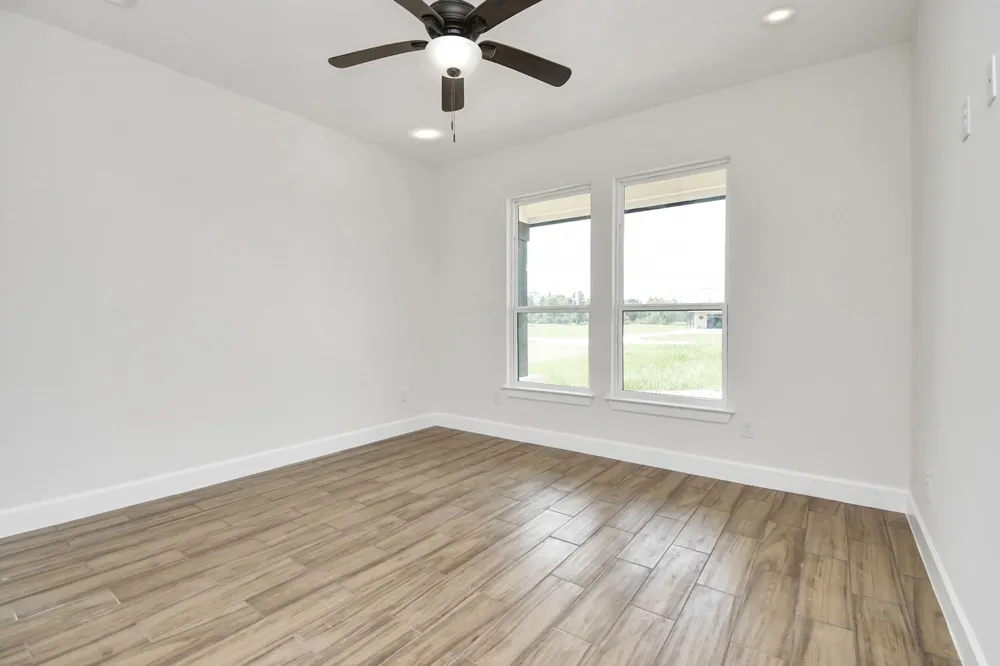 643 Lone Star Trail Angleton, TX 77515