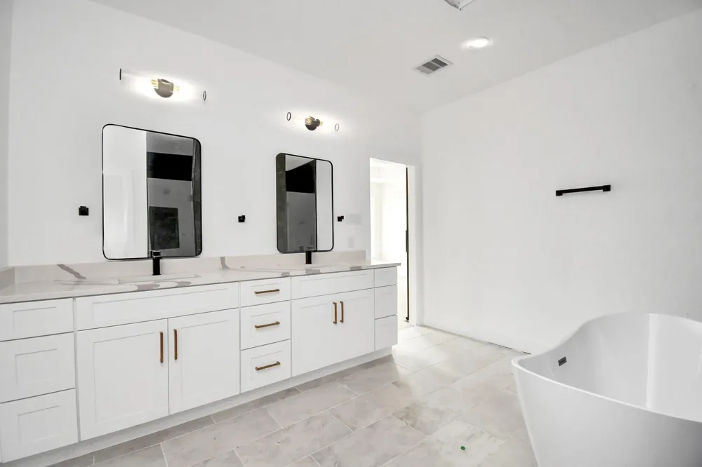 643 Lone Star Trail Angleton, TX 77515