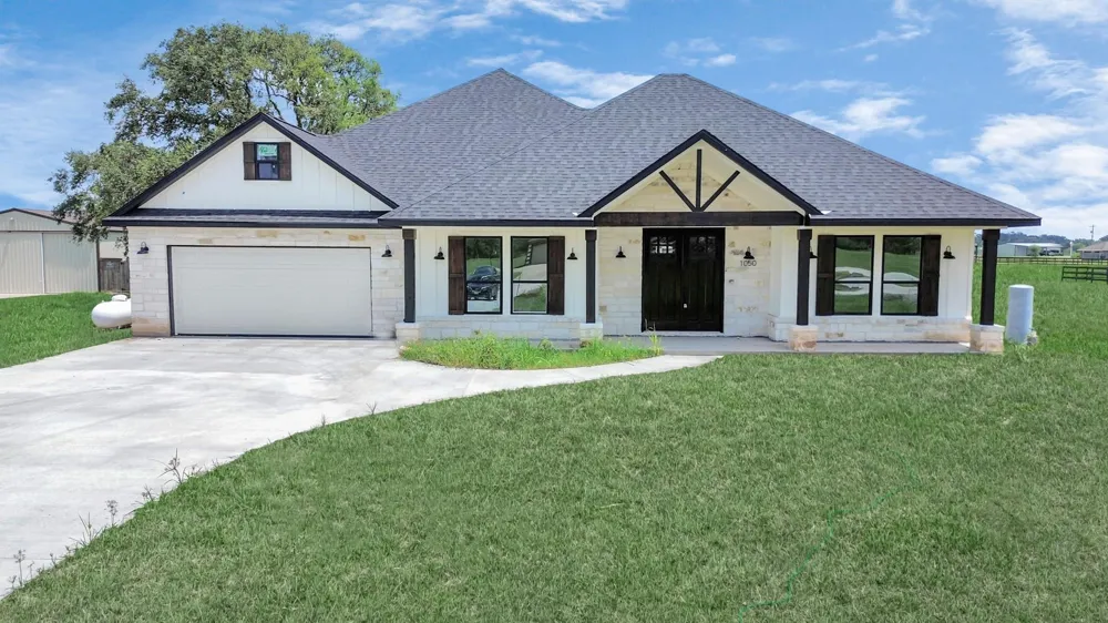 643 Lone Star Trail Angleton, TX 77515