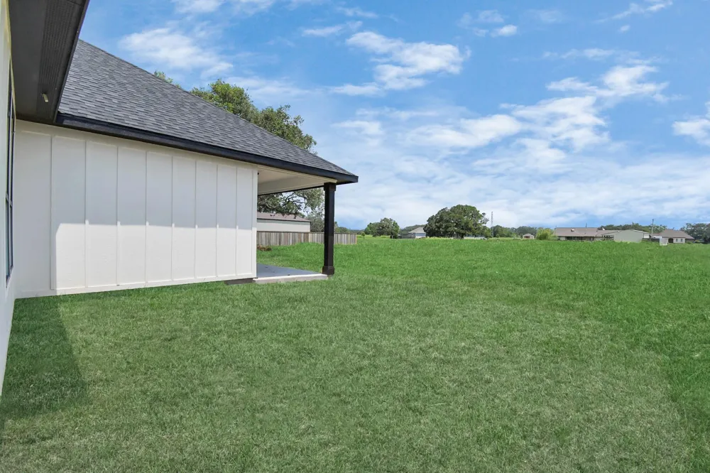 643 Lone Star Trail Angleton, TX 77515