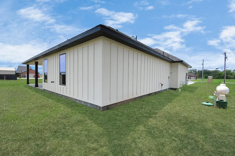 643 Lone Star Trail Angleton, TX 77515