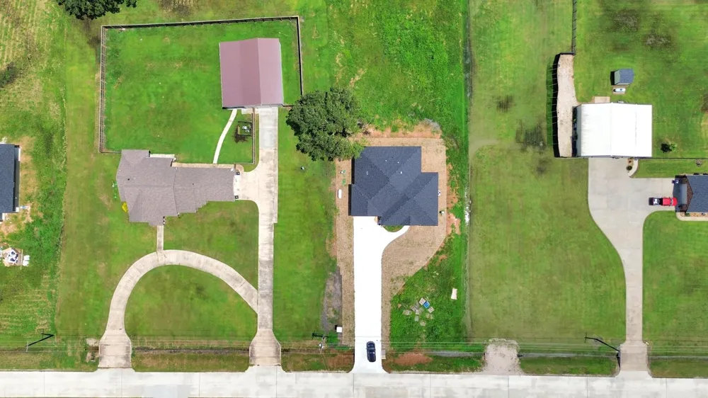 643 Lone Star Trail Angleton, TX 77515