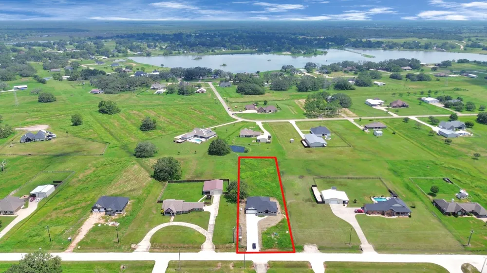 643 Lone Star Trail Angleton, TX 77515