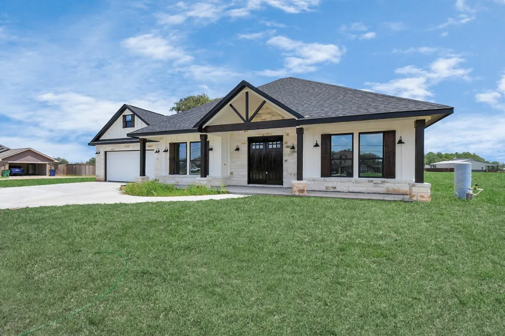 643 Lone Star Trail Angleton, TX 77515