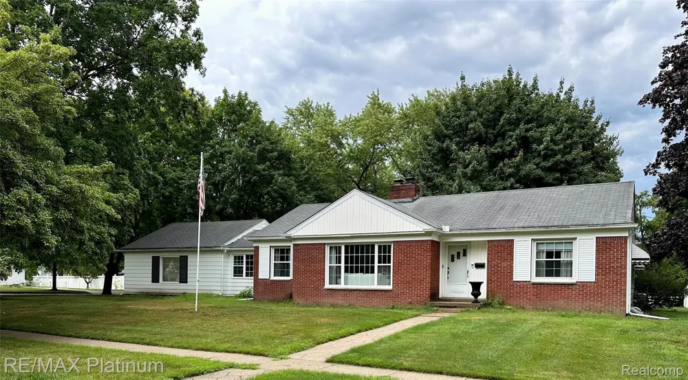 305 S Tompkins Street Howell City, MI 48843