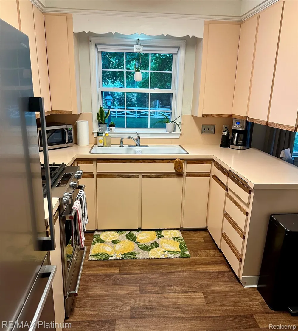 305 S Tompkins Street Howell City, MI 48843