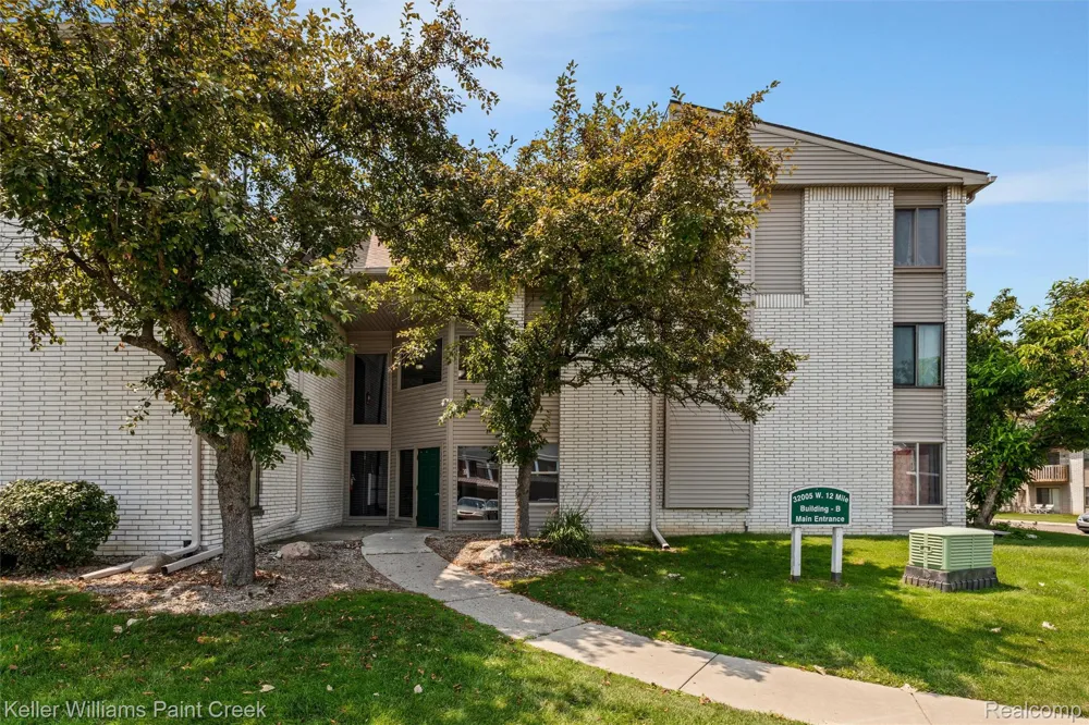 32005 W 12 Mile Road #205 Farmington Hills City, MI 48334