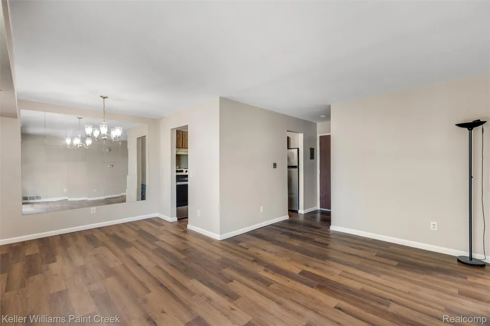 32005 W 12 Mile Road #205 Farmington Hills City, MI 48334