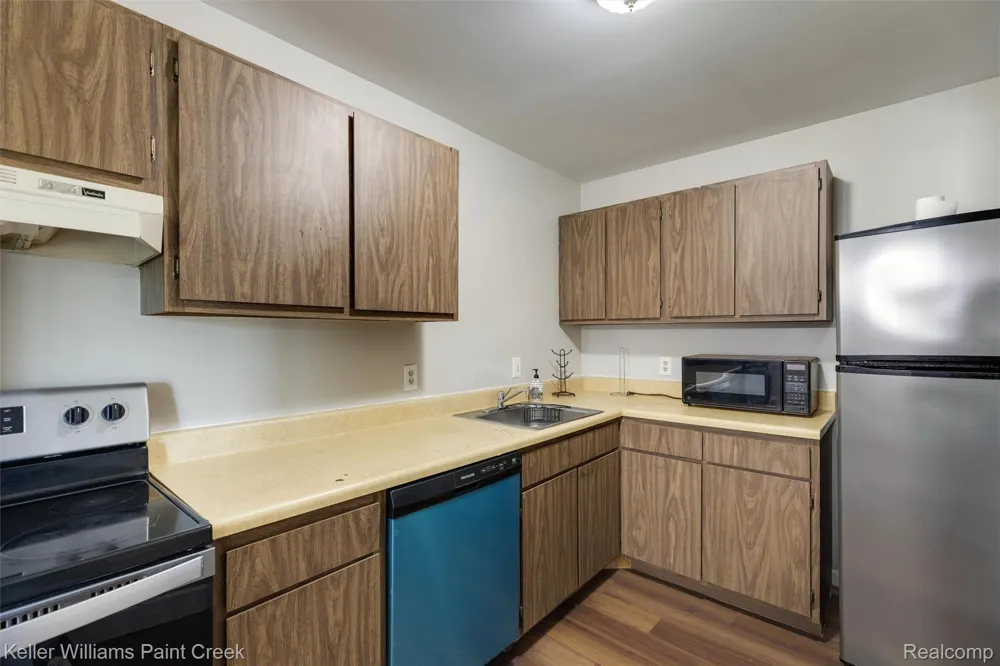 32005 W 12 Mile Road #205 Farmington Hills City, MI 48334