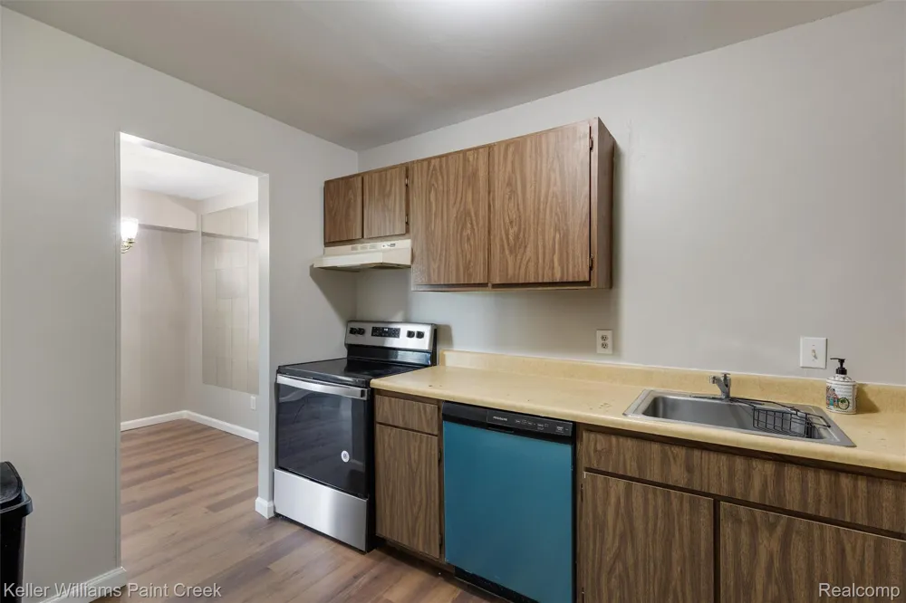 32005 W 12 Mile Road #205 Farmington Hills City, MI 48334
