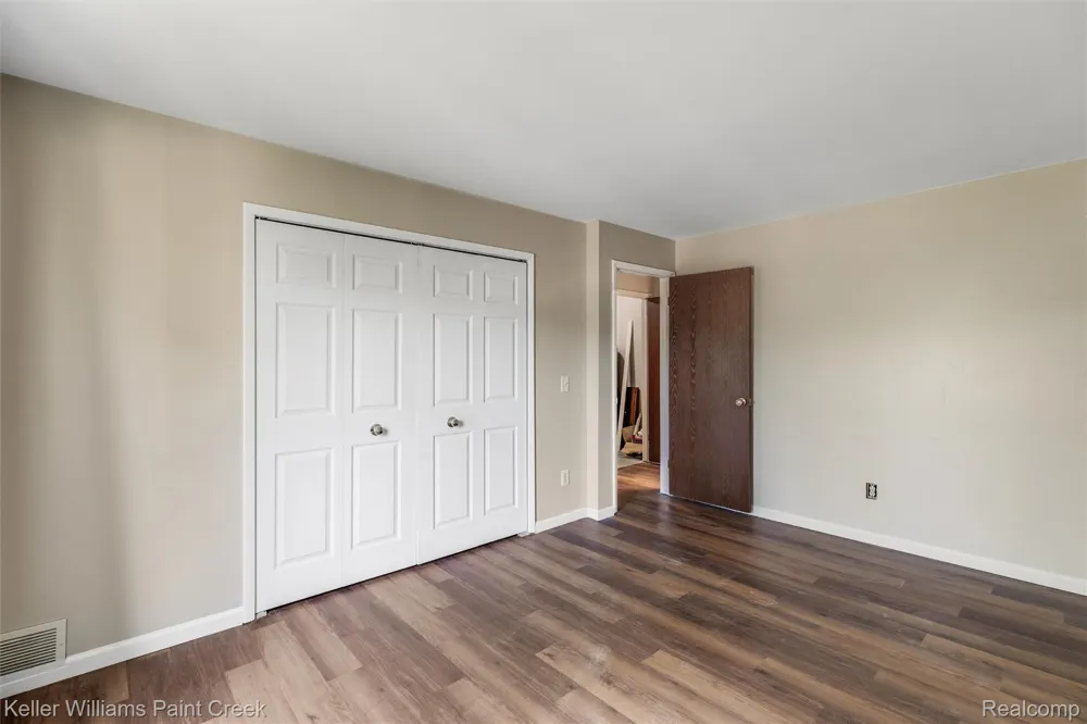 32005 W 12 Mile Road #205 Farmington Hills City, MI 48334