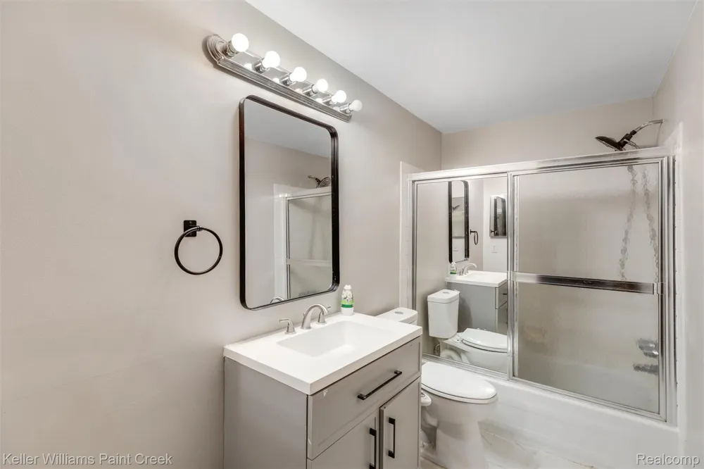 32005 W 12 Mile Road #205 Farmington Hills City, MI 48334
