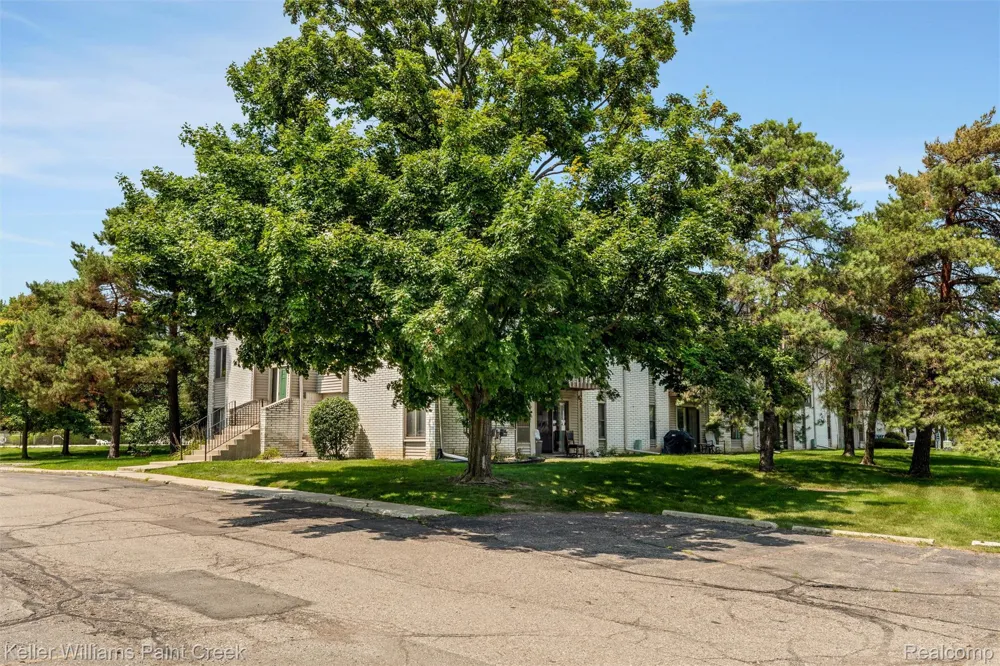 32005 W 12 Mile Road #205 Farmington Hills City, MI 48334