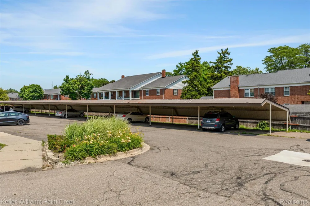32005 W 12 Mile Road #205 Farmington Hills City, MI 48334