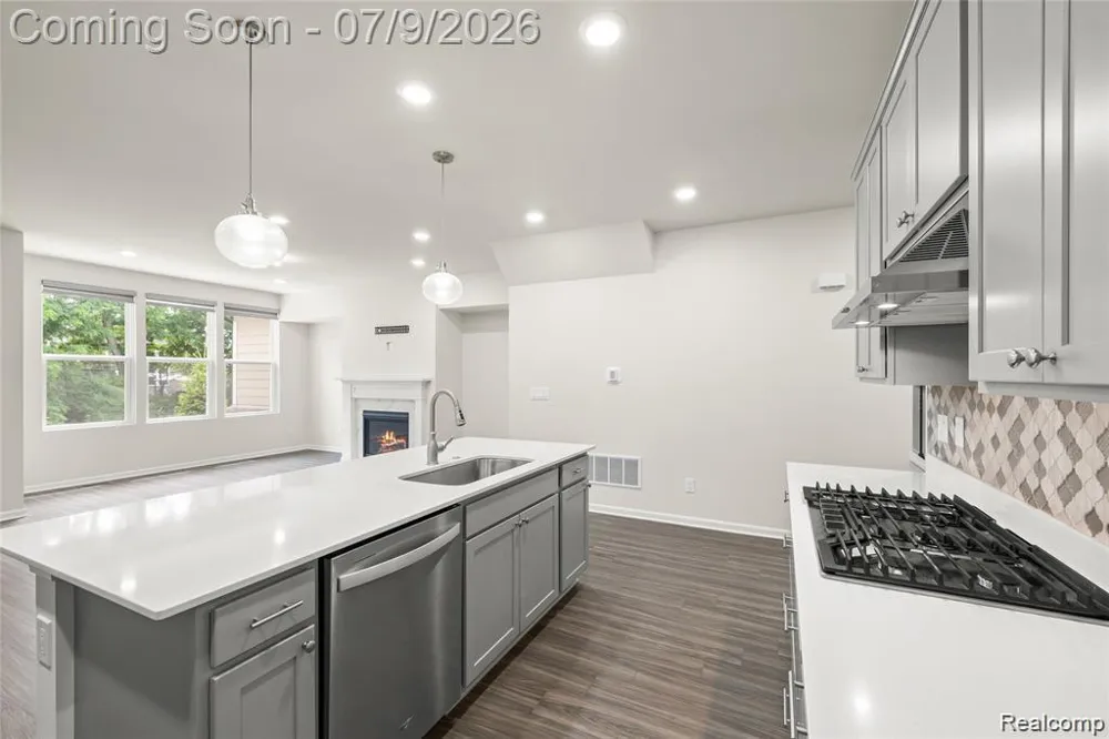 208 ADDISON CIRCLE Commerce Charter Township, MI 48390