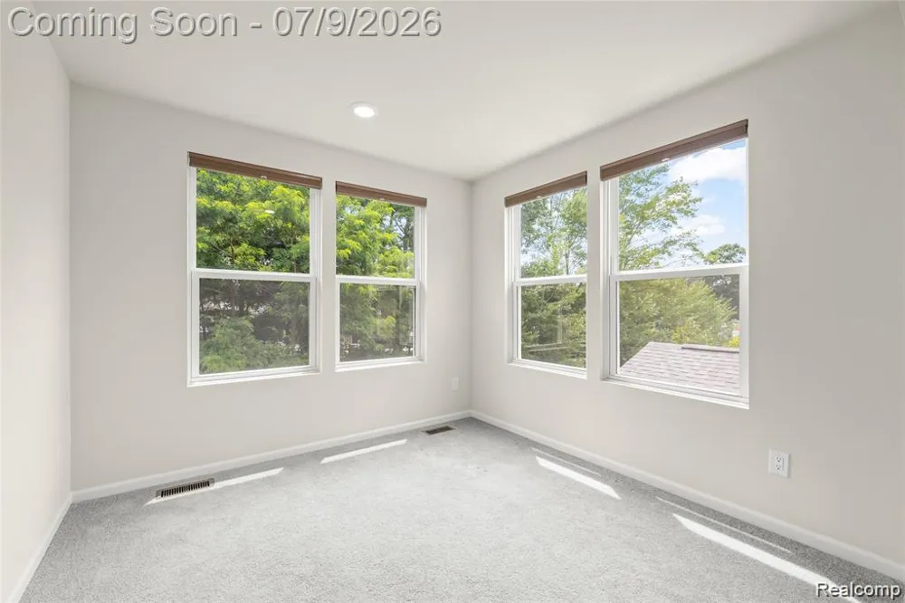208 ADDISON CIRCLE Commerce Charter Township, MI 48390