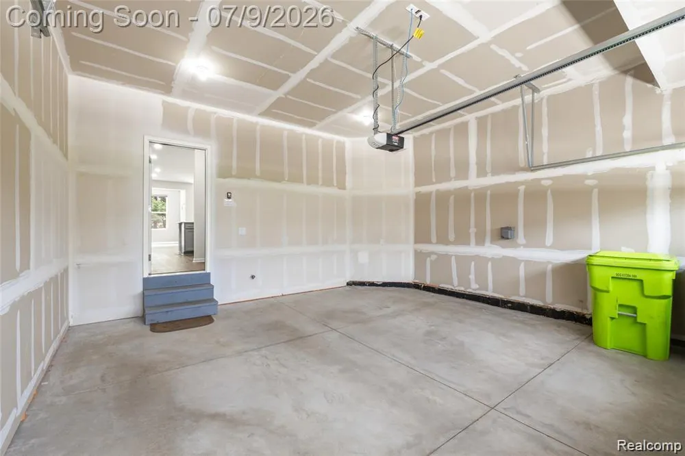 208 ADDISON CIRCLE Commerce Charter Township, MI 48390