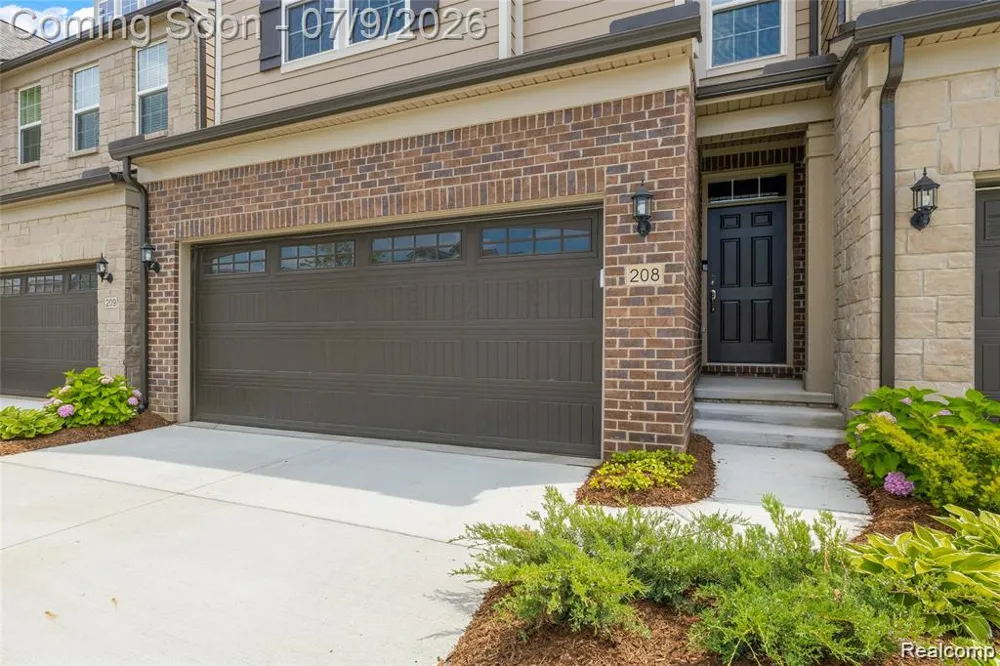 208 ADDISON CIRCLE Commerce Charter Township, MI 48390
