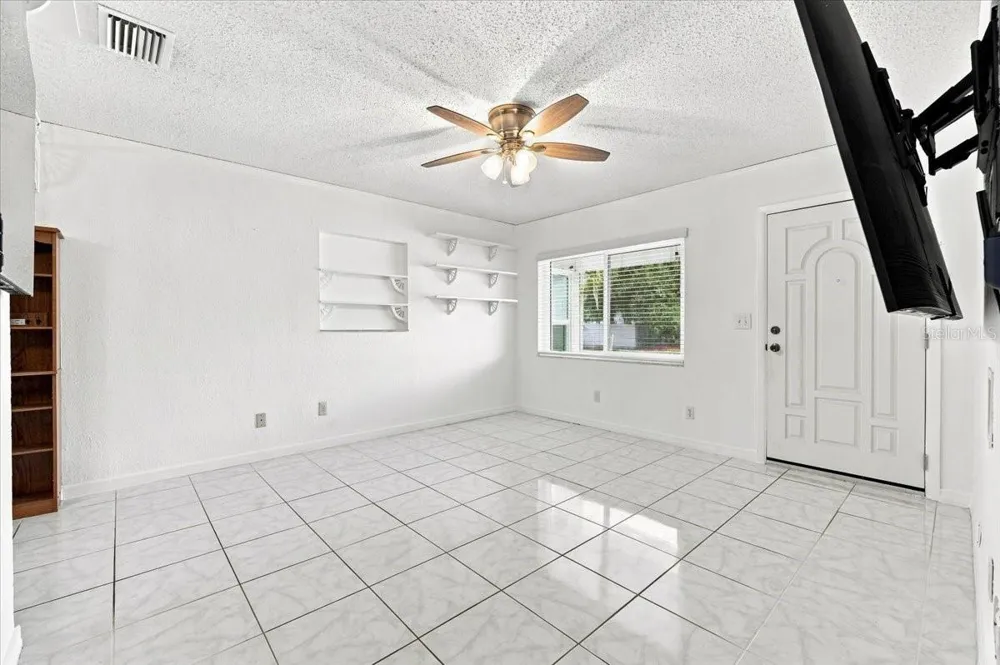 122 W COLLINS STREET Lakeland, FL 33805