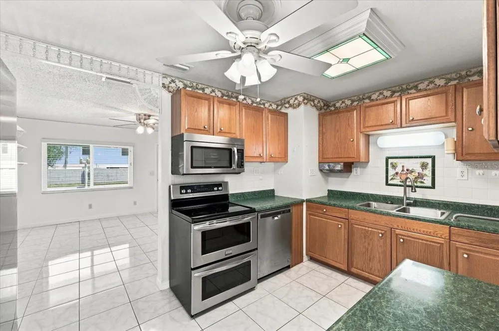 122 W COLLINS STREET Lakeland, FL 33805